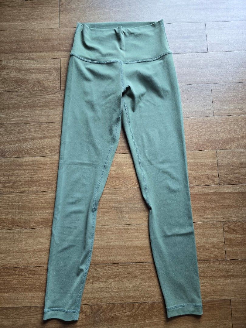 Stretchy leggings (Category: Activewear) located in Manila. Submitted by red_06 (Listing ID 1468730438, Image 1). Description: fit small to medium.