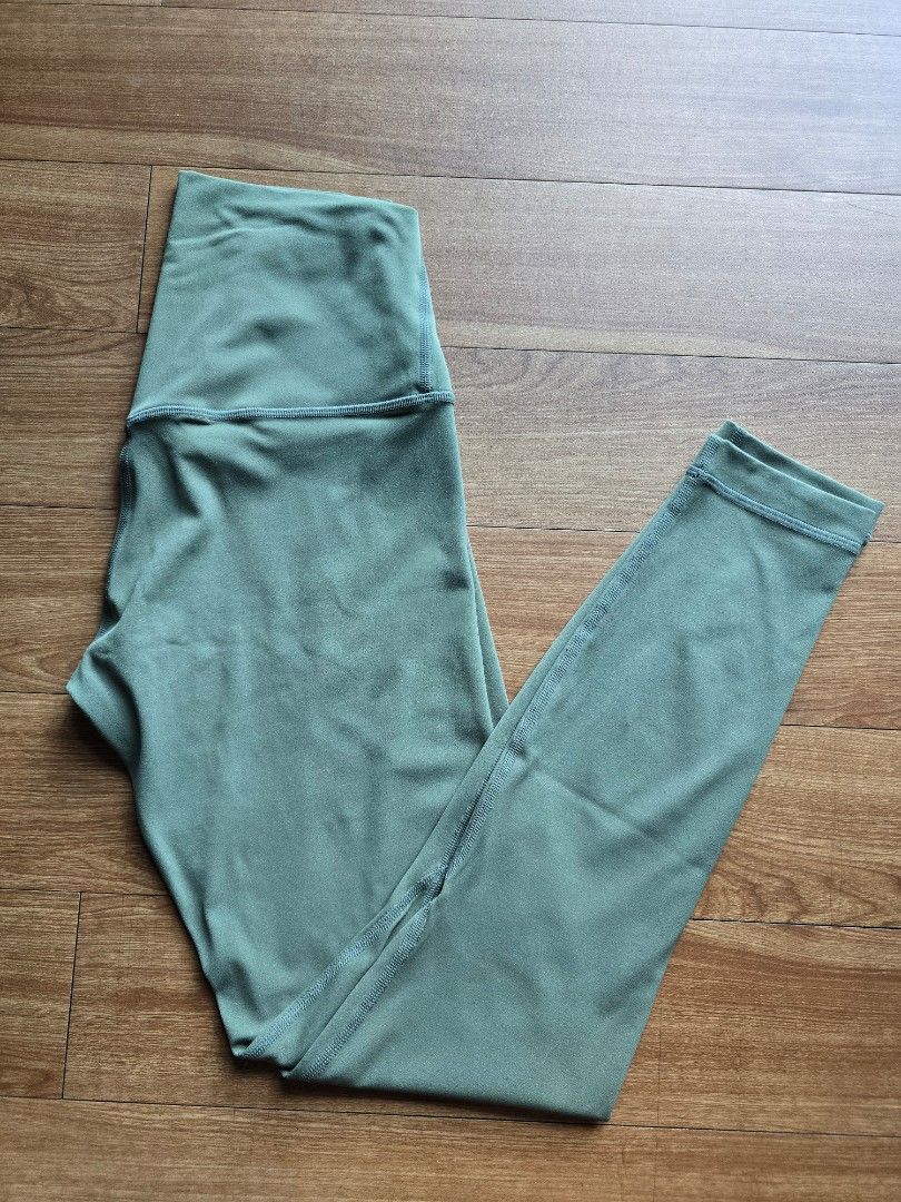 Stretchy leggings (Category: Activewear) located in Manila. Submitted by red_06 (Listing ID 1468730438, Image 2). Description: fit small to medium.