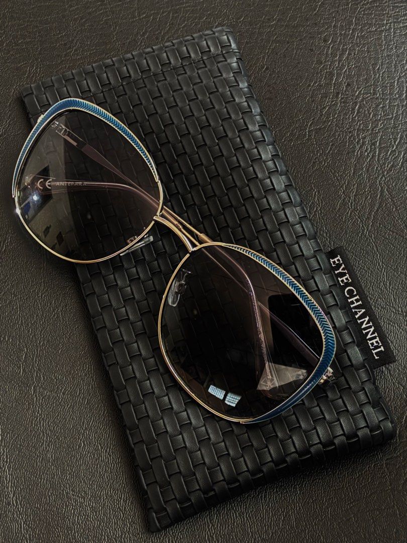Sunglasses with Case (Category: Sunglasses & Eyewear) located in Tanauan. Submitted by theitgirlsdibs4 (Listing ID 1468728666, Image 1). Description: - Brand: Antepara sunglasses - Frame: Metal frame with trendy double bridge design - Lenses: Clean gradient lenses with hardly any wear - Details: Eye-catching blue patterned accent along the top rims - Condition: Excellent, barely used - Inclusion: Comes with a black textured woven case - Perfect f