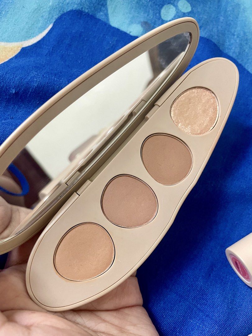 Sunnies Eyeshadow Lipstick Bronzer Luminizer Makeup Bundle Take All (Category: Makeup) located in Rizal. Submitted by massivedecluttering (Listing ID 1468777099, Image 2). Description: used 1-2x, sa eyeshadow ung glitter mga 3-4x.