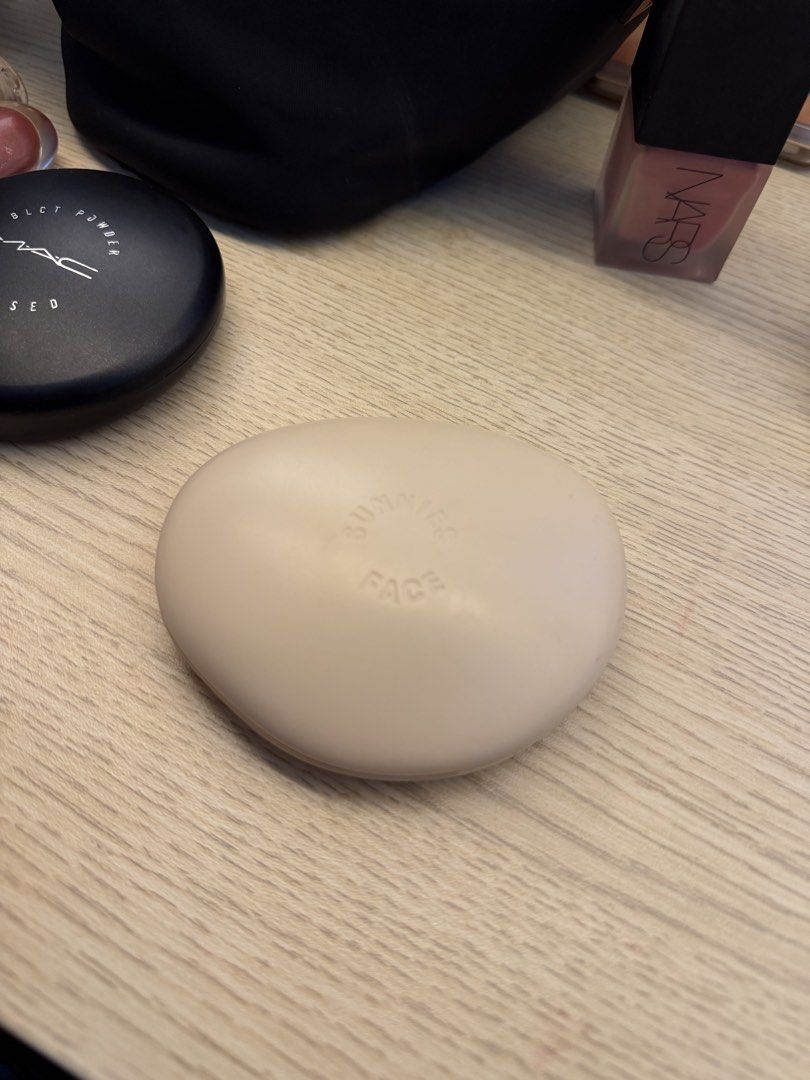 sunnies face skin so good powder (Category: Makeup) located in Paranaque City. Submitted by babytogepiii (Listing ID 1468922096, Image 2). Description: ⭐️ item details: shade: flax around 85% left ⭐️ mode of payment: gcash ⭐️ delivery method: lalamove or grab express (pickup loc is parañaque) .