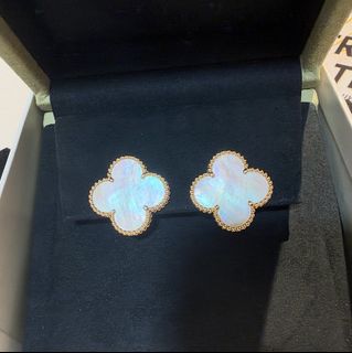 (Category: ) located in . Submitted by luxetreasuretrove (Listing ID 1468810186, Image 1). Description: .
