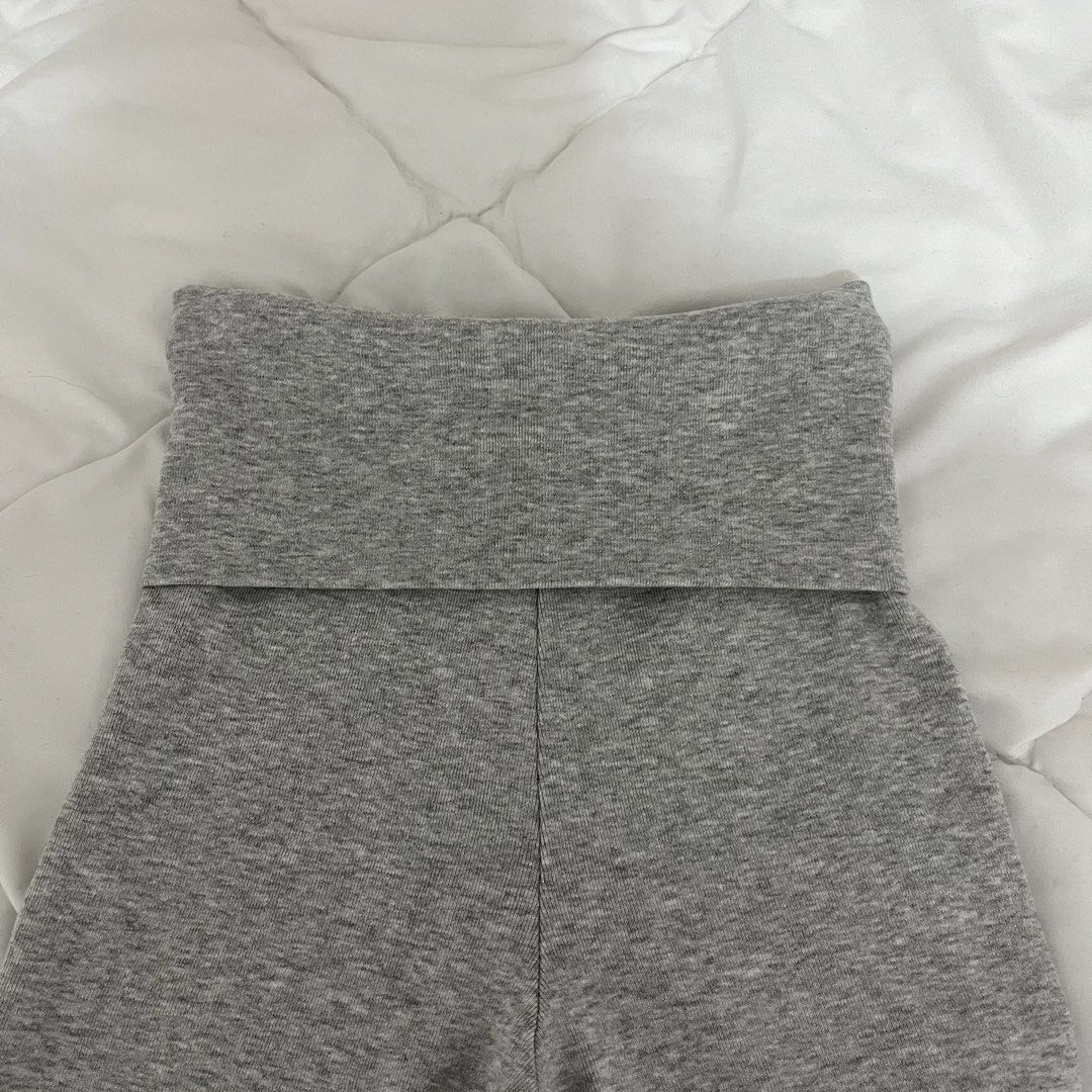 Suprè Foldover Flare Pants (Category: Other Bottoms) located in Manila. Submitted by loliscloset (Listing ID 1468789087, Image 3). Description: - brand new - size: 3xs (fits xxs-xs, stretchy) - color: gray bought 2 pairs of these originally so selling the extra one. no when-worn photos strictly no returns or refunds no cod payment: gcash courier: j&t (sf shouldered by buyer) please message only if you’re a sure buyer.