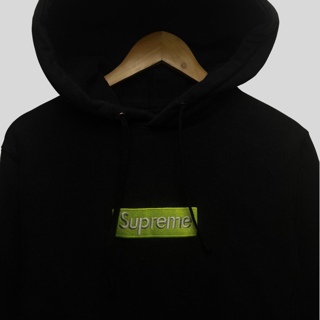 SUPREME BOX LOGO HOODIE (Category: Hoodies) located in La Trinidad. Submitted by suave.arc (Listing ID 1468856137, Image 2). Description: SUPREME BOX LOGO HOODIE EXCELLENT CONDITION SIZE: L ( 20x28 ) LOCATION: BAGUIO CITY / LA TRINIDAD SHIPPING via JNT.
