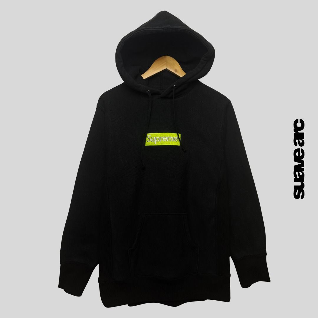 SUPREME BOX LOGO HOODIE (Category: Hoodies) located in La Trinidad. Submitted by suave.arc (Listing ID 1468856137, Image 1). Description: SUPREME BOX LOGO HOODIE EXCELLENT CONDITION SIZE: L ( 20x28 ) LOCATION: BAGUIO CITY / LA TRINIDAD SHIPPING via JNT.