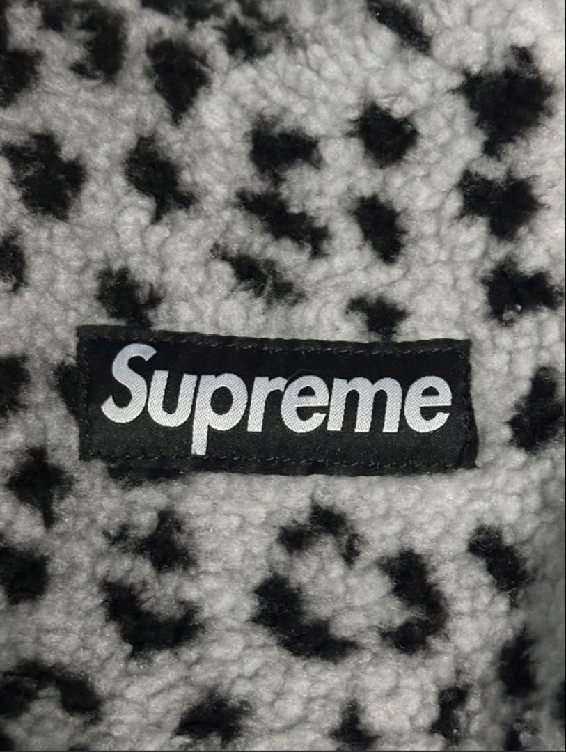 Supreme Faux Fur Backpack White Black Leopard (Category: Backpacks) located in Manila. Submitted by lodburger (Listing ID 1468719067, Image 3). Description: - White and black faux fur backpack with bold leopard print - Features iconic Supreme box logo patch on the front pocket - Soft sherpa fleece texture throughout with a clean interior and exterior - Dual zip main compartment and front pocket for easy storage - Adjustable black shoulder straps 