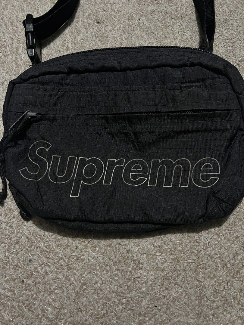 Supreme FW18 Shoulder Bag (Category: Sling Bags) located in Mexico. Submitted by iseemiyakee. (Listing ID 1468724376, Image 2). Description: Lightly used Check photos Minor issue check photos .