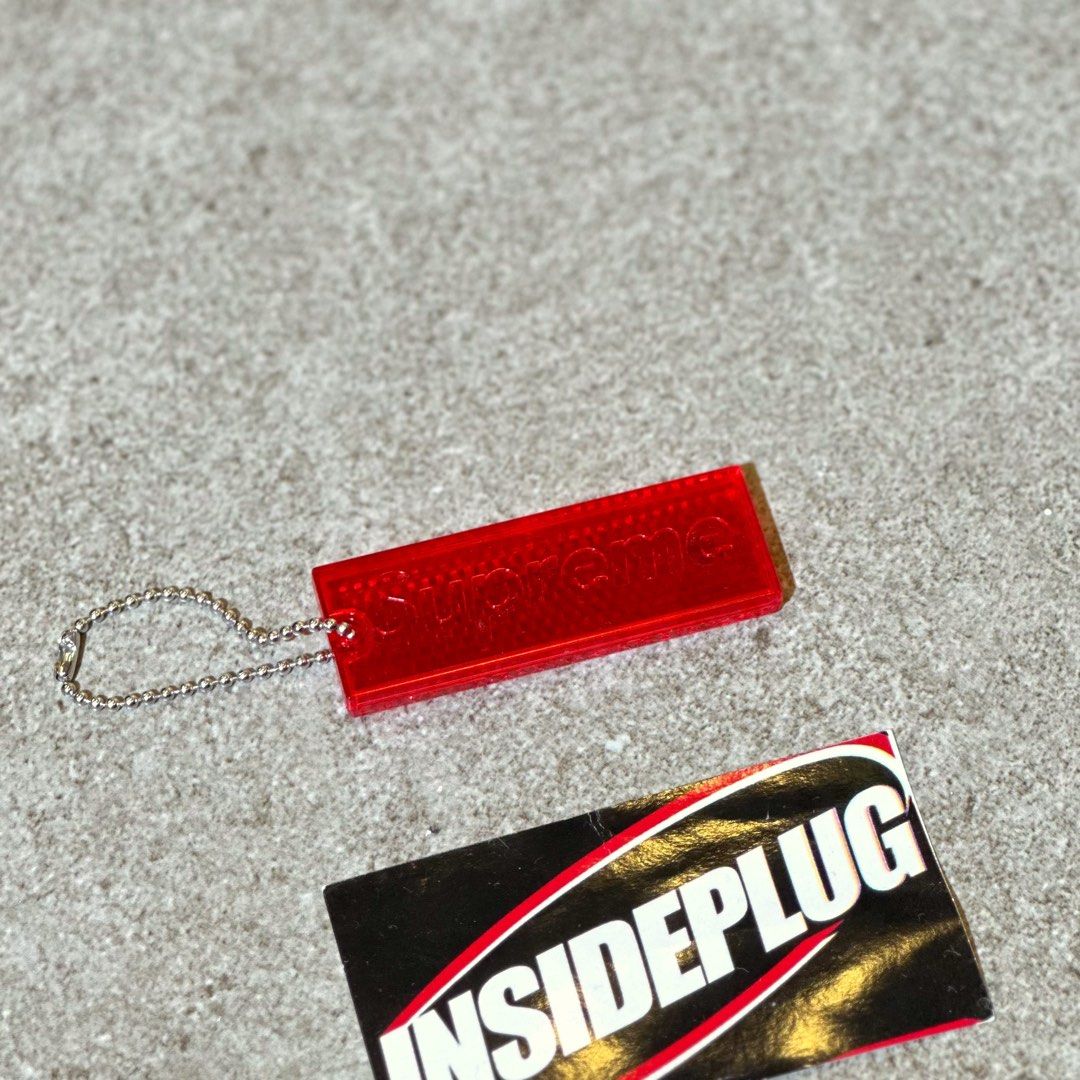 Supreme Reflective Keychain (Category: Vintage Collectibles) located in Quezon City. Submitted by inside_plug (Listing ID 1468730617, Image 2). Description: For Sale Supreme Reflective Keychain Red Brandnew Dm us to purchase.
