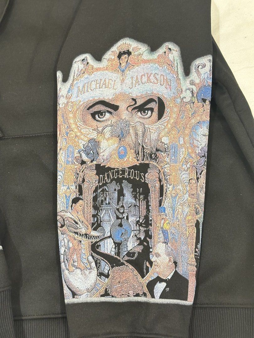 Supreme x Michael Jackson (Category: Hoodies) located in Malay. Submitted by samkolder (Listing ID 1468777225, Image 3). Description: Worn twice in Europe. Another declutter. Width or A2A: 26.5 Length: 26 Sleeve: 20 Boxy type, good to layer with tees. Loc: Boracay Island J&T or LBC Cash On PickUp..