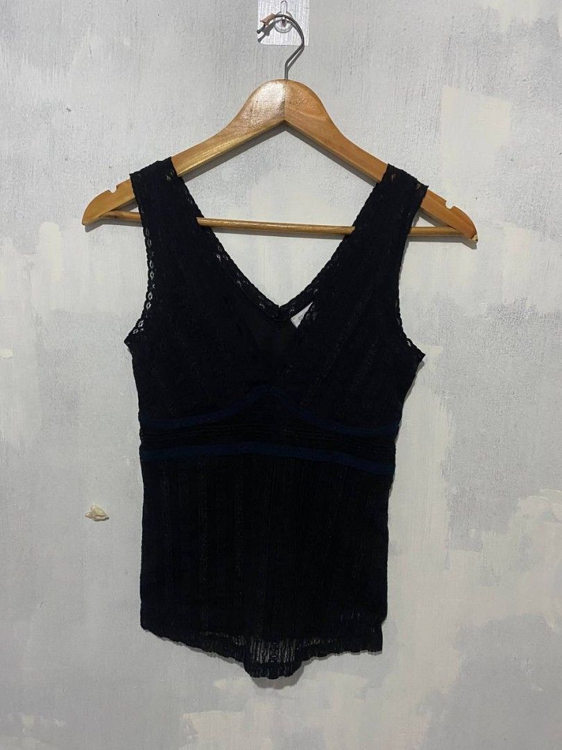 Suzy Lace top (Category: Sleeveless) located in San Rafael. Submitted by _foundbyk (Listing ID 1468874722, Image 1). Description: no issue.