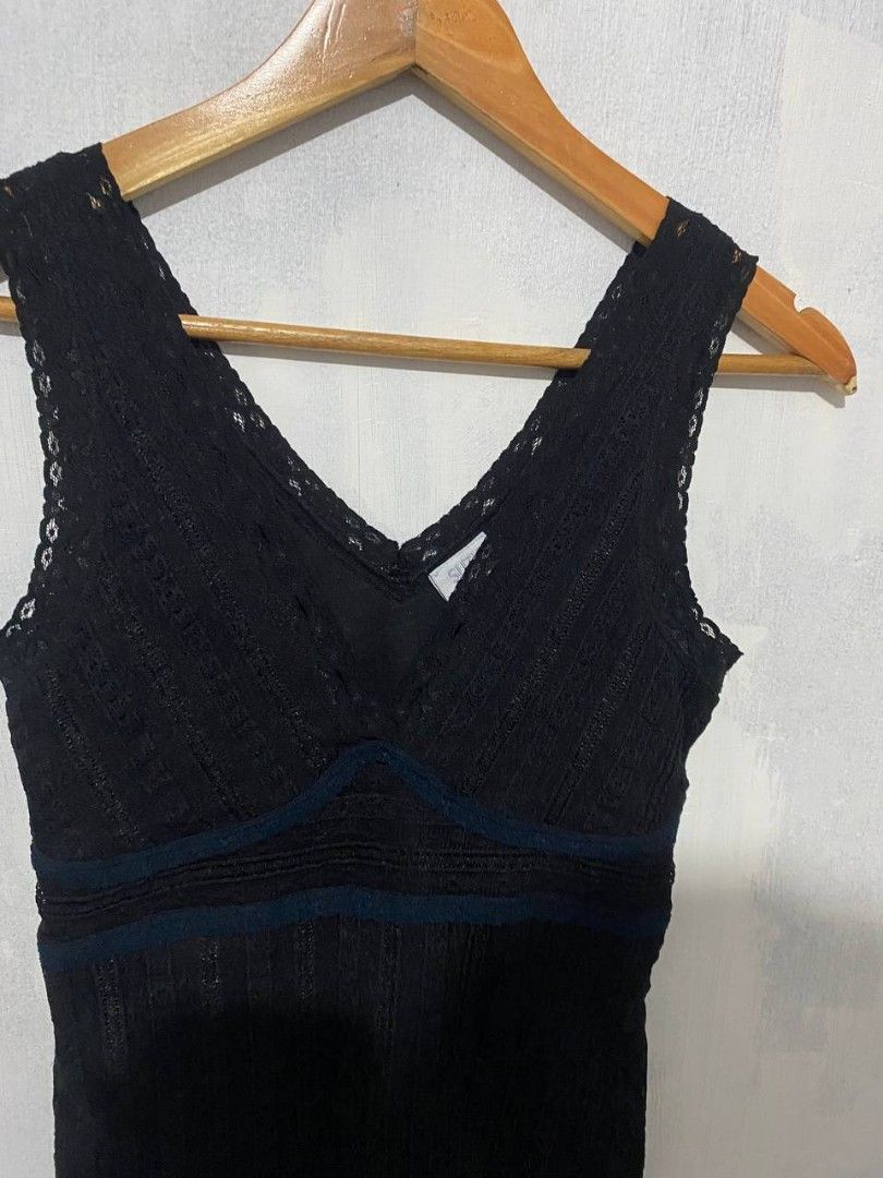 Suzy Lace top (Category: Sleeveless) located in San Rafael. Submitted by _foundbyk (Listing ID 1468874722, Image 2). Description: no issue.