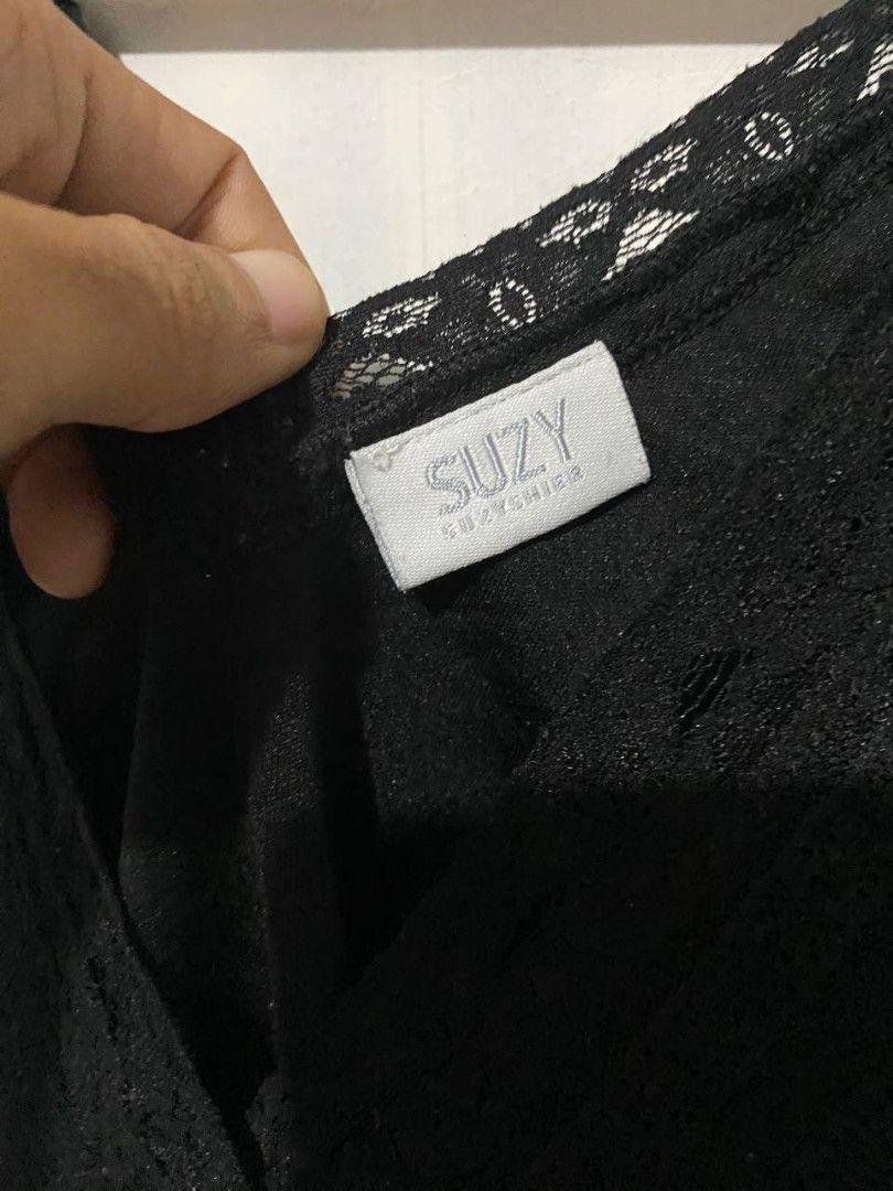 Suzy Lace top (Category: Sleeveless) located in San Rafael. Submitted by _foundbyk (Listing ID 1468874722, Image 3). Description: no issue.