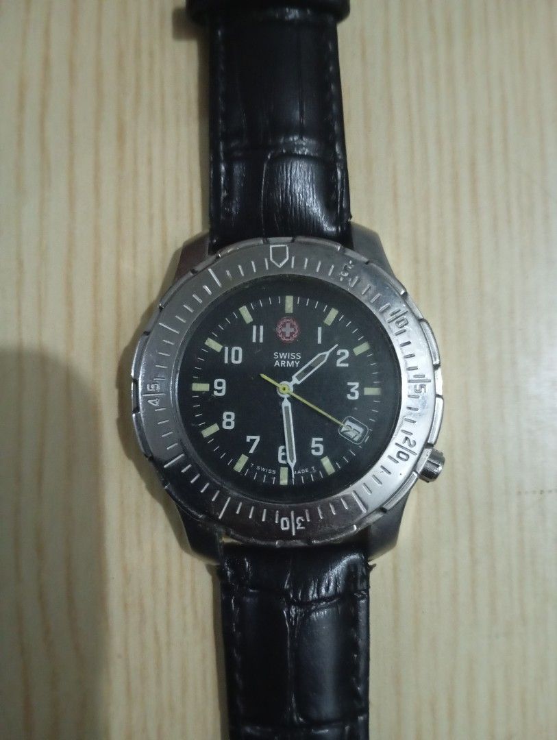 Swiss army Quartz (Category: Men's Watches) located in Las Pinas. Submitted by quick_deals_great_finds2 (Listing ID 1468840816, Image 1). Description: Original good working condition Quartz with battery 40mm.