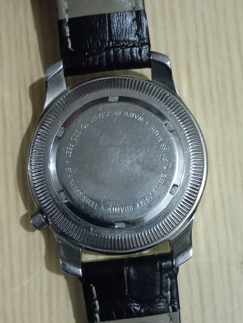 Swiss army Quartz (Category: Men's Watches) located in Las Pinas. Submitted by quick_deals_great_finds2 (Listing ID 1468840816, Image 2). Description: Original good working condition Quartz with battery 40mm.