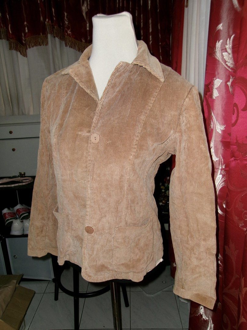 Tan Corduroy Jacket with Front Pockets Small (Category: Coats, Jackets and Outerwear) located in San Pablo. Submitted by tonyasamson (Listing ID 1468785691, Image 3). Description: 🤎 Tan Corduroy Button-Down Jacket | Size Small A timeless layering piece in a versatile tan/light brown shade! ✨ Features ribbed corduroy fabric, a classic lapel collar, button-down front, and two lower pockets. Easy to style with your favorite tops, jeans, or dresses 