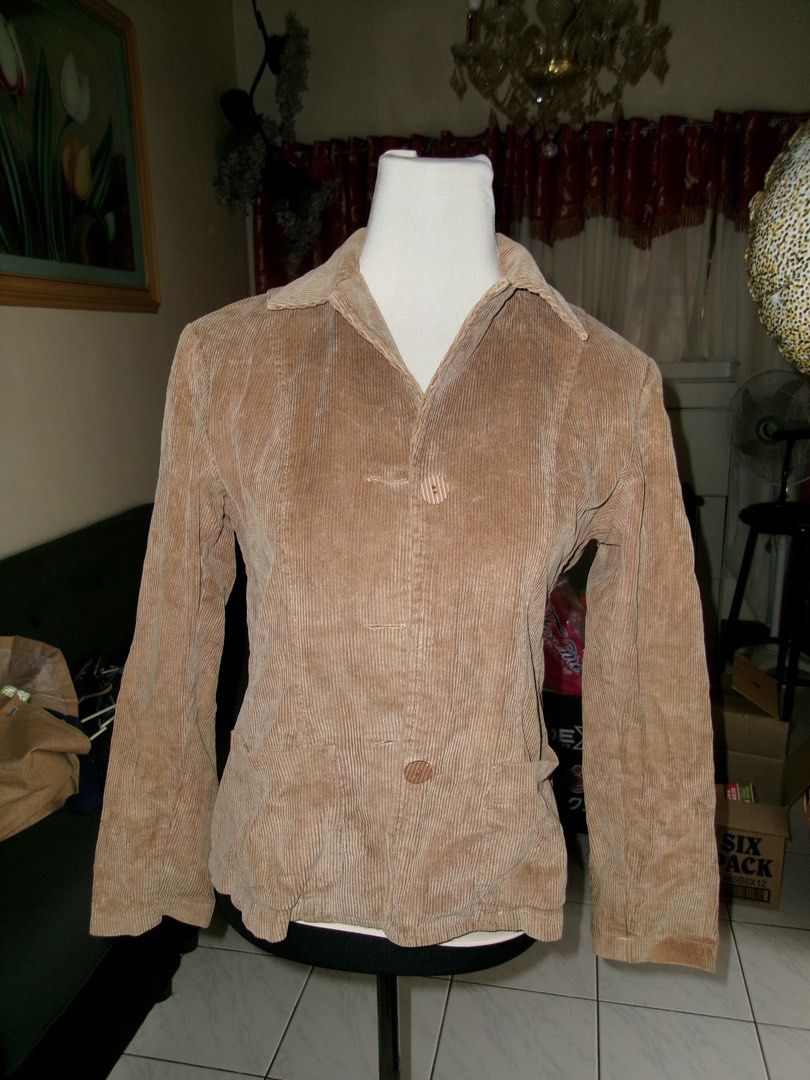 Tan Corduroy Jacket with Front Pockets Small (Category: Coats, Jackets and Outerwear) located in San Pablo. Submitted by tonyasamson (Listing ID 1468785691, Image 2). Description: 🤎 Tan Corduroy Button-Down Jacket | Size Small A timeless layering piece in a versatile tan/light brown shade! ✨ Features ribbed corduroy fabric, a classic lapel collar, button-down front, and two lower pockets. Easy to style with your favorite tops, jeans, or dresses 