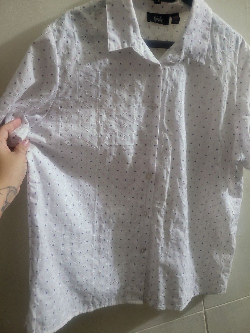 Tapestry US Eyelet. As new (Category: Blouses) located in Los Banos. Submitted by lopecruz (Listing ID 1468833057, Image 2). Description: 22"armpit laid flat 24"length like new condition,no kupas L to XL.