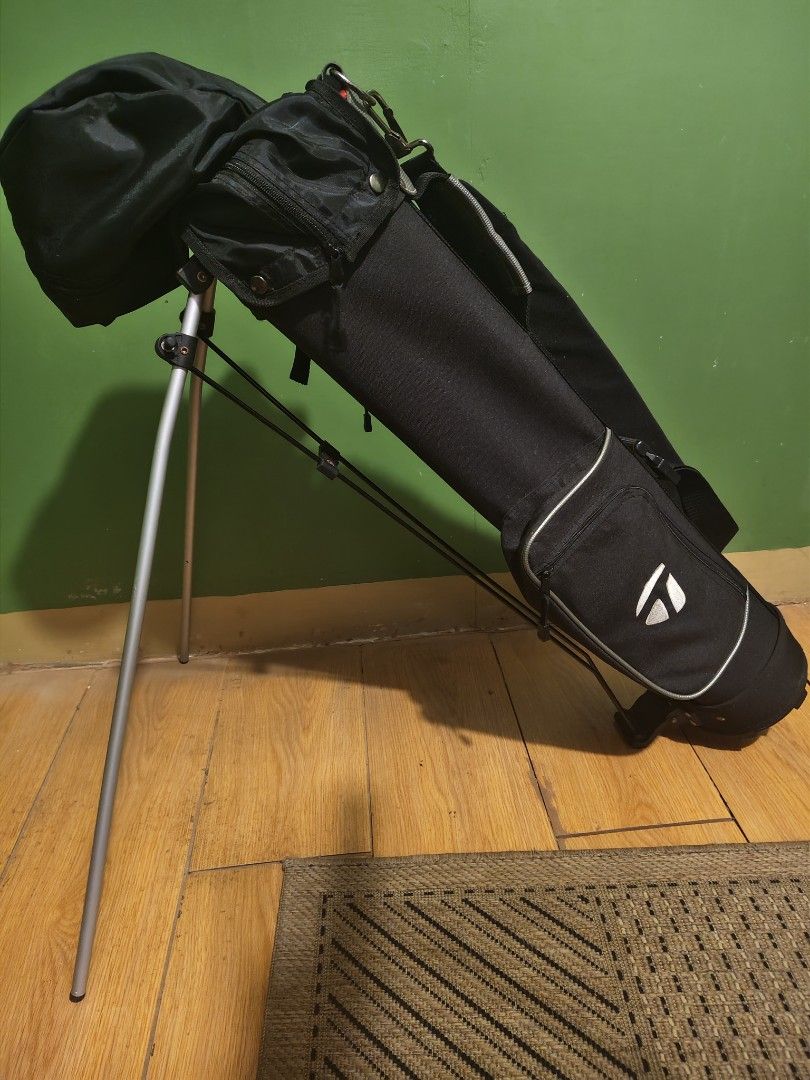 TaylorMade golf range bag (Category: Golf) located in Quezon City. Submitted by rex130rex (Listing ID 1468715612, Image 2). Description: TaylorMade range golf bag php1500 (fixed) meet up: BGC / Pasig / Cainta all zippers are working small tear on the cover.