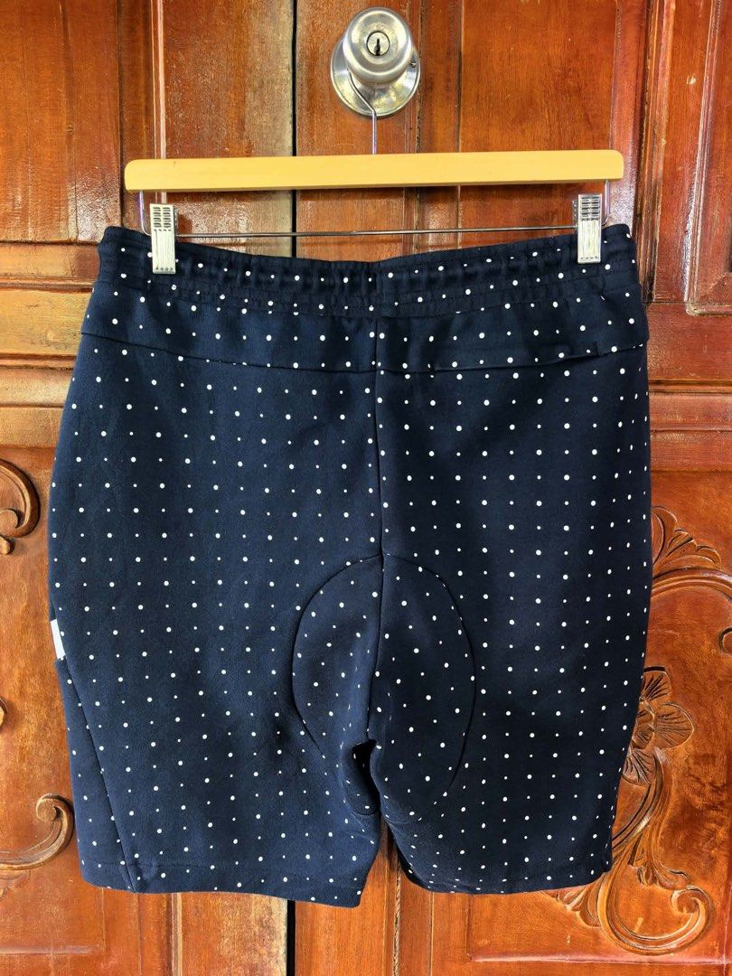 Tech fleece (Category: Shorts) located in Tumauini. Submitted by calmearth-bc99 (Listing ID 1468720996, Image 2). Description: Like new.