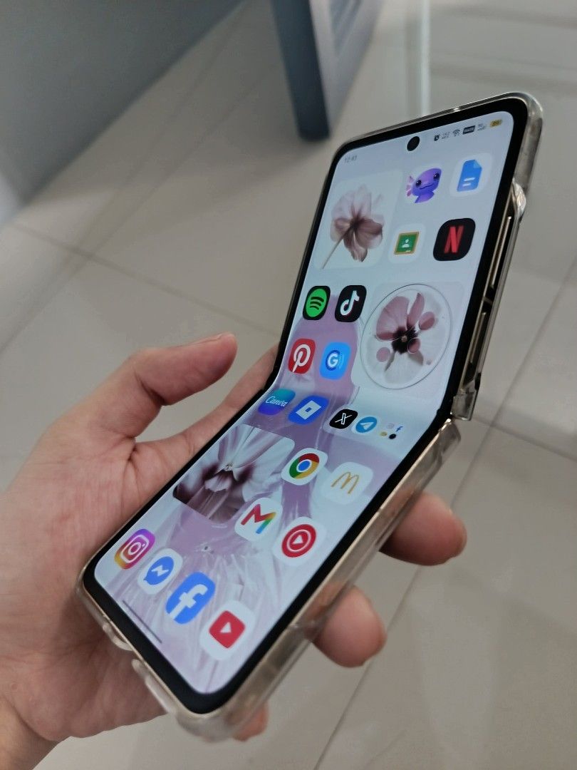 Tecno Phantom V Flip 2 5G (Category: Android Others) located in Manila. Submitted by kurtyyyyyyyu (Listing ID 1468919330, Image 3). Description: FOR SALE: TECNO PHANTOM V FLIP2 5G 💰 Selling Price: ₱18,000 Swap available (Message). Specifications: ✅ RAM: 8GB + 5GB Extended RAM ✅ Storage: 256GB ✅ Rear Camera: 50MP Dual Camera ✅ Front Camera: 32MP ✅ Battery: 4,720mAh with Fast Charging ✅ Display Resolution: 1080 × 2640 Condition & Inclusions: ✅ Bou