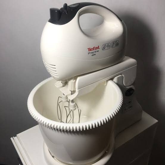Tefal stand mixer HT4121 prepline (Category: Hand & Stand Mixers) located in Rizal. Submitted by zaldybanan (Listing ID 1468875911, Image 3). Description: Tefal prepline stand mixer450 watts, 5 speeds + turbo, bowl rotates automatically, accessories storage, dishwasher safe bowl.