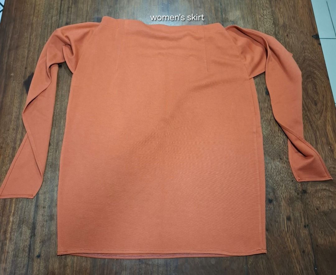 Terracotta Off-Shoulder Long Sleeve Top (Category: Longsleeves) located in Pasig City. Submitted by dripcounty (Listing ID 1468839864, Image 1). Description: Terracotta Off-Shoulder Long Sleeve Top ₱150 Size: Unconfirmed — please confirm in chat Condition: Preloved; please check actual photos Terracotta off-shoulder top with long sleeves. The photo is labeled skirt, but the visible garment has sleeves. Brand and size unconfirmed. Actual item show