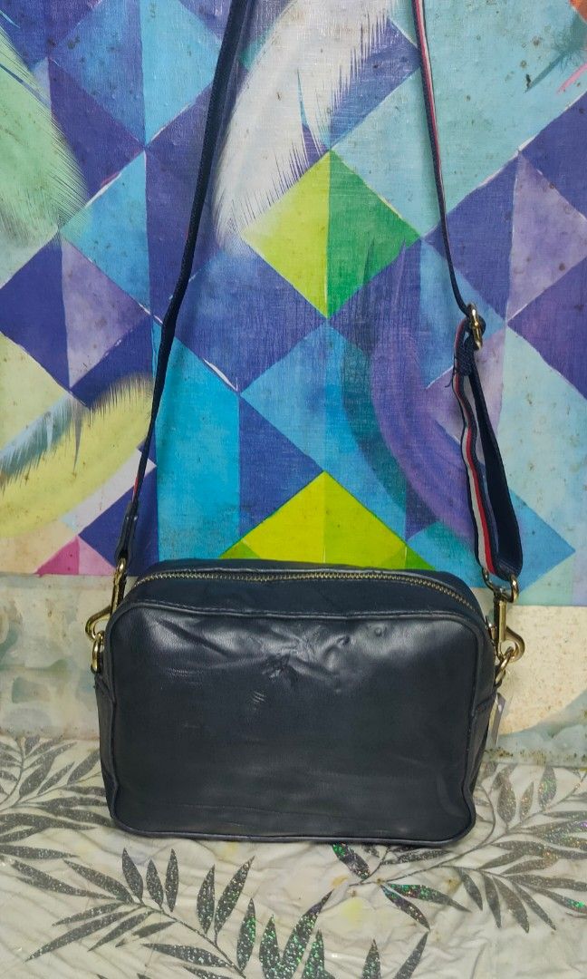 TH sling (Category: Sling Bags) located in Alor Setar. Submitted by naccamie (Listing ID 1468785921, Image 2). Description: tommy hilfiger sling (S) duffle (m) tote (L).
