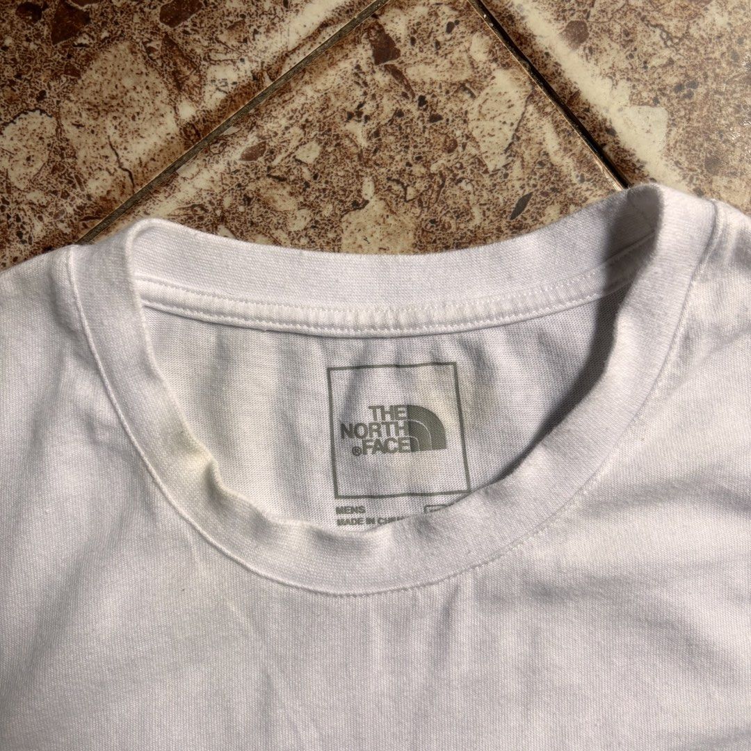 The North Face (Category: Tshirts & Polo Shirts ) located in Manila. Submitted by loydgani (Listing ID 1468767903, Image 3). Description: Length: 28 Width: 22 Sleeve Length: 16 Size: Us (M) Asia (L) price + sf Issue: Need wash, washable Stain. 📍Cebu.