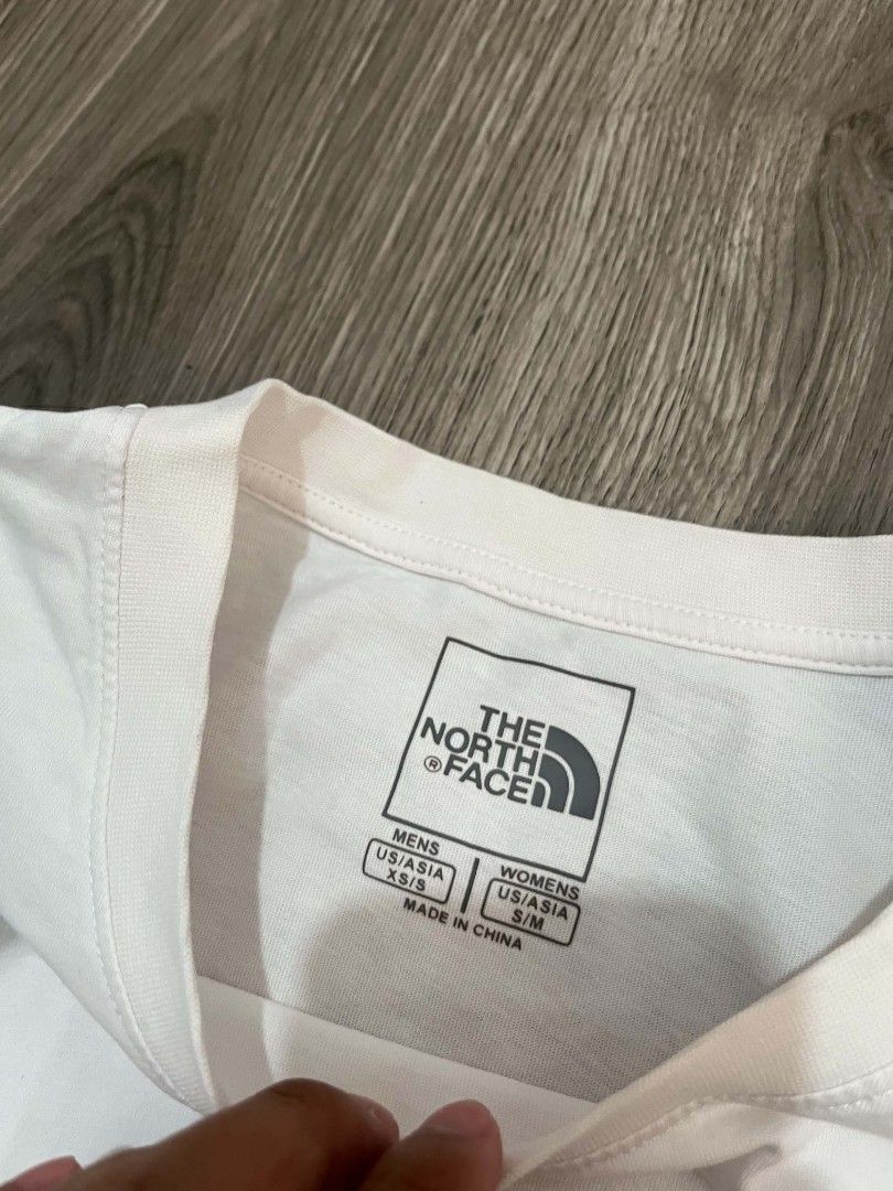 The North Face (Category: Tshirts & Polo Shirts ) located in Tayabas. Submitted by sickfinds (Listing ID 1468802703, Image 2). Description: The North Face Medium Excellent Condition.