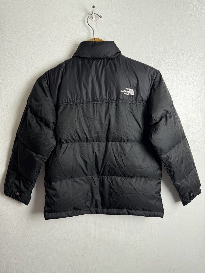 The North Face ( TNF) 550 Down Puffer Jacket (Category: Coats, Jackets and Outerwear) located in Daraga. Submitted by mirandillaadrian (Listing ID 1468881257, Image 2). Description: The North Face 550 Down Puffer Jacket Authentic No issue ( isang himol himol lang last pic di halata) Like new 18.5 width 23 Length 20 sleeve 16 shoulder to shoulder Can fit small to med women .