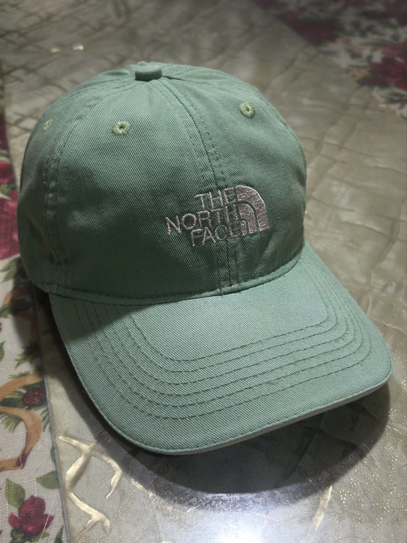 The North Face Cap Vintage 2000’s release (Category: Caps & Hats) located in Binan City. Submitted by micosarchive (Listing ID 1468743493, Image 1). Description: dm for more pics vintage!! 2000-2004 release year.