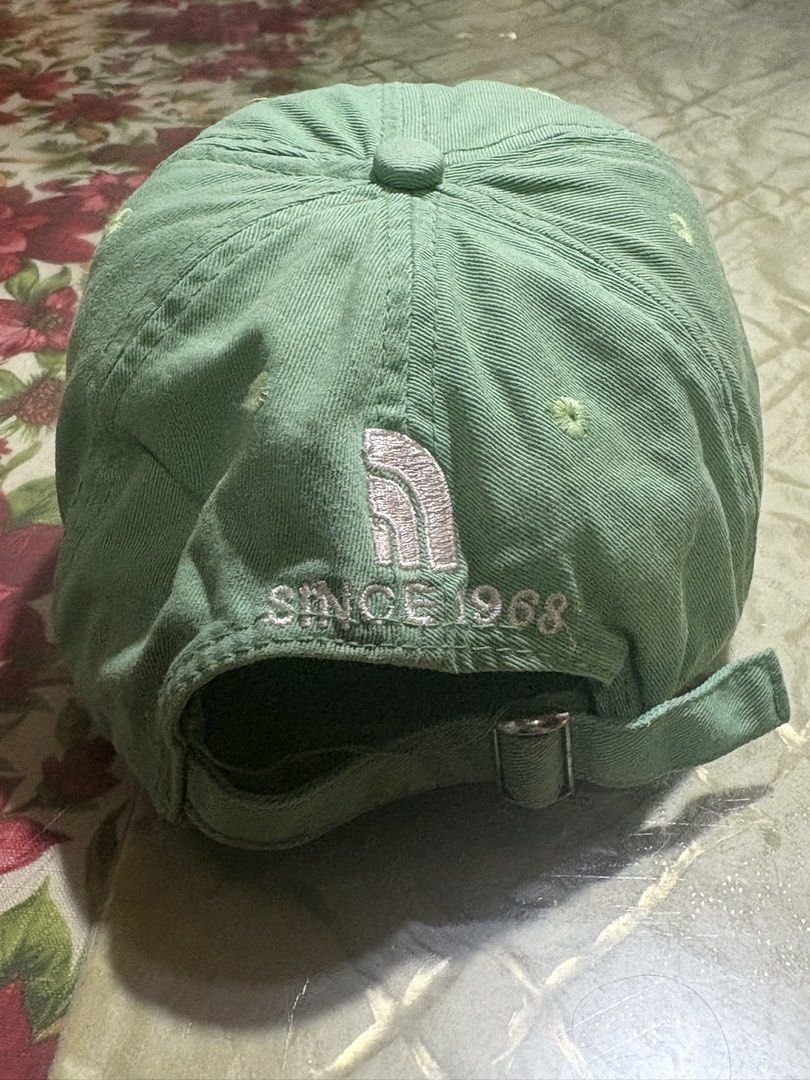 The North Face Cap Vintage 2000’s release (Category: Caps & Hats) located in Binan City. Submitted by micosarchive (Listing ID 1468743493, Image 2). Description: dm for more pics vintage!! 2000-2004 release year.