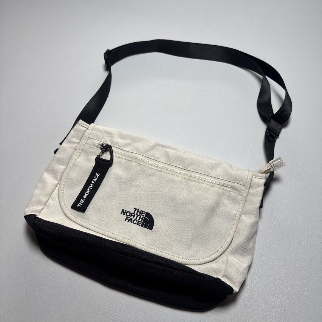 THE NORTH FACE MESSENGER BAG EXCELLENT CONDITION NO ISSUE (Category: Belt bags, Clutches and Pouches) located in Guagua. Submitted by el_outdoor (Listing ID 1468717589, Image 3). Description: THE NORTH FACE MESSENGER BAG EXCELLENT CONDITION NO ISSUE.