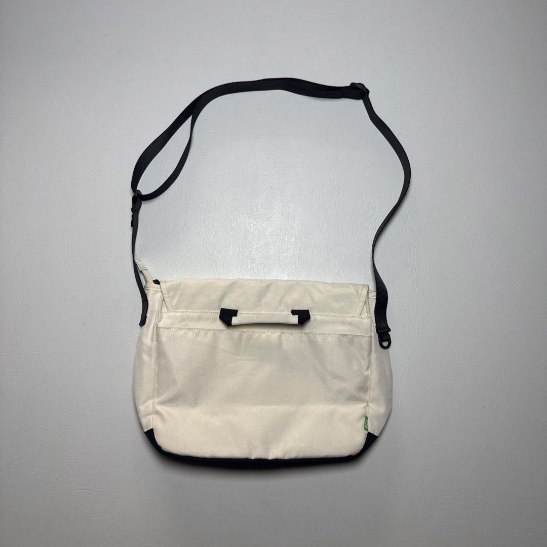 THE NORTH FACE MESSENGER BAG EXCELLENT CONDITION NO ISSUE (Category: Belt bags, Clutches and Pouches) located in Guagua. Submitted by el_outdoor (Listing ID 1468717589, Image 2). Description: THE NORTH FACE MESSENGER BAG EXCELLENT CONDITION NO ISSUE.
