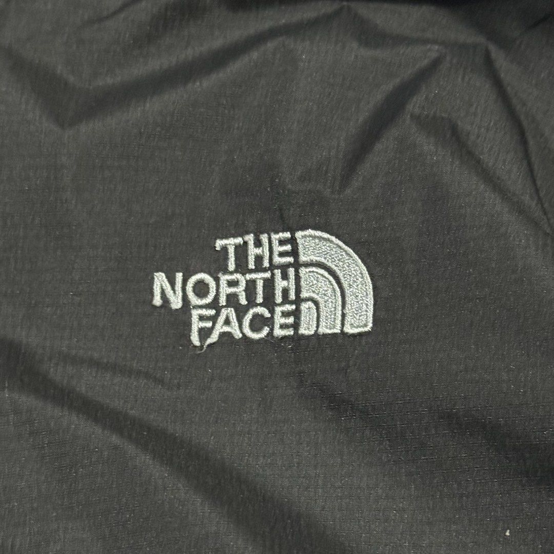 The North Face Outdoor Jacket (Category: Coats, Jackets and Outerwear) located in Mandaluyong City. Submitted by iamkageki (Listing ID 1468714955, Image 3). Description: Sz L women’s can fit M for men’s 21.5x25 Issue: minor inner cracks .
