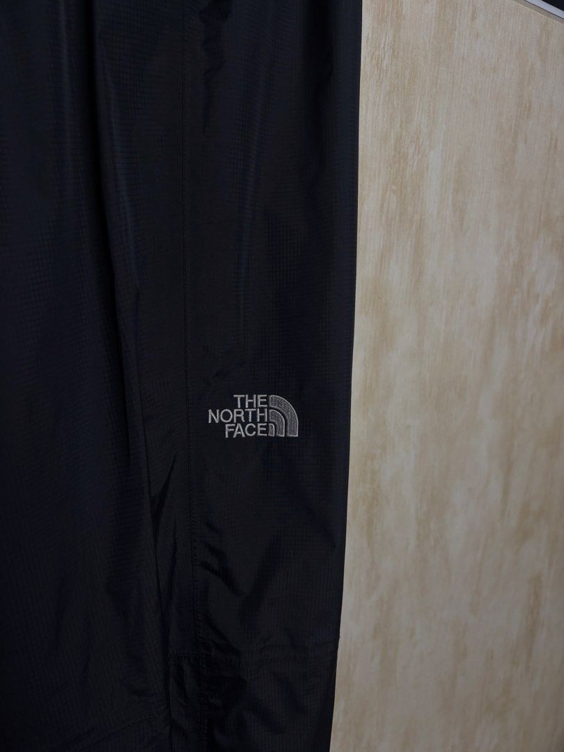 THE NORTH FACE RAIN PANTS (Category: Trousers) located in Cabuyao City. Submitted by pormanation-thrift-store (Listing ID 1468891552, Image 2). Description: THE NORTH FACE RAIN PANTS Condition: EXCELLENT Color rate: 9.5/10 Size: MEDIUM Dimes: 30-34”Wx 41”L Issue: NONE✅ Price: 1500.