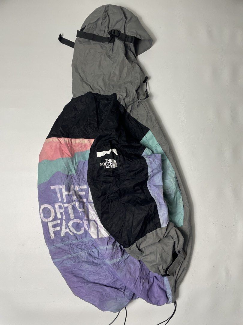 The North Face x Invincible 1994 Retro Mountain Light Jacket (Category: Activewear) located in Urdaneta. Submitted by northdrops_asian (Listing ID 1468849257, Image 2). Description: Excellent condition .