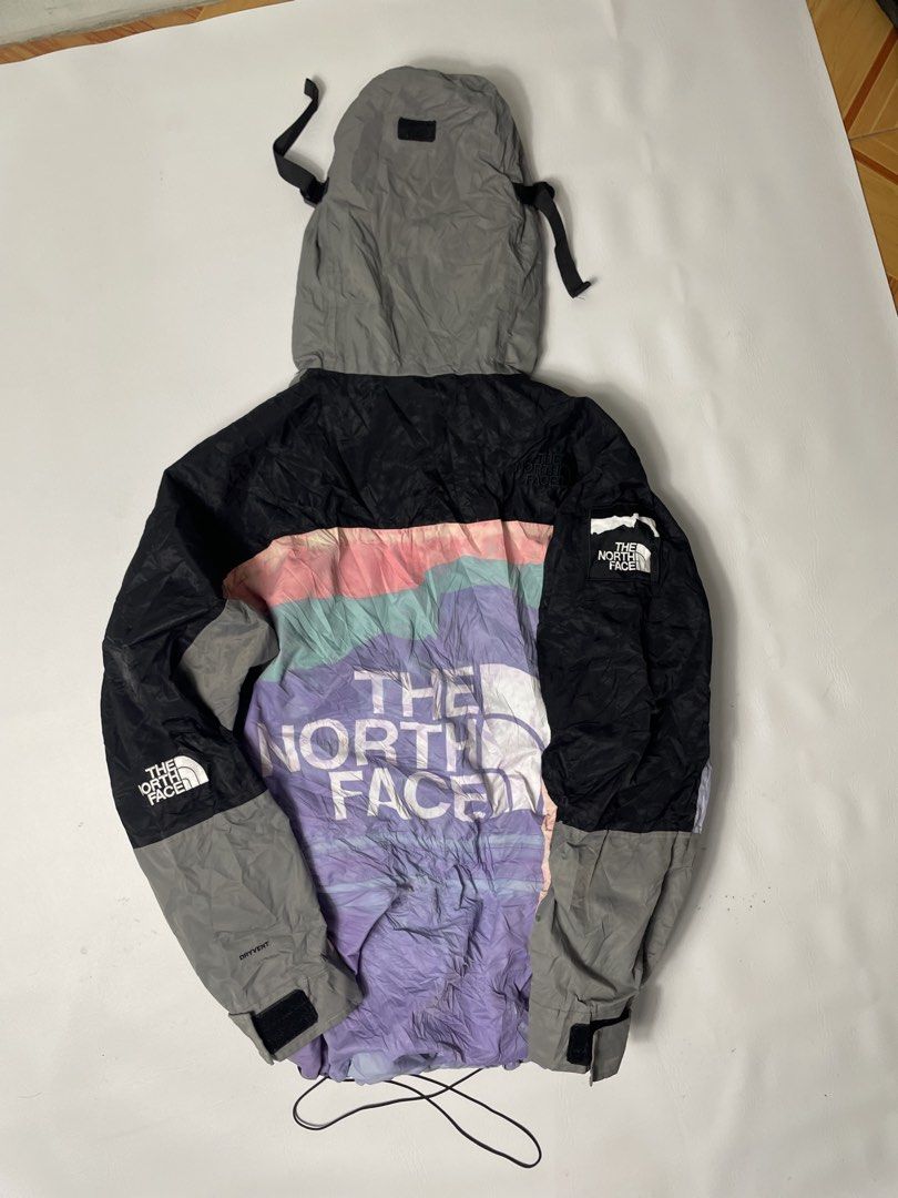 The North Face x Invincible 1994 Retro Mountain Light Jacket (Category: Activewear) located in Urdaneta. Submitted by northdrops_asian (Listing ID 1468849257, Image 1). Description: Excellent condition .