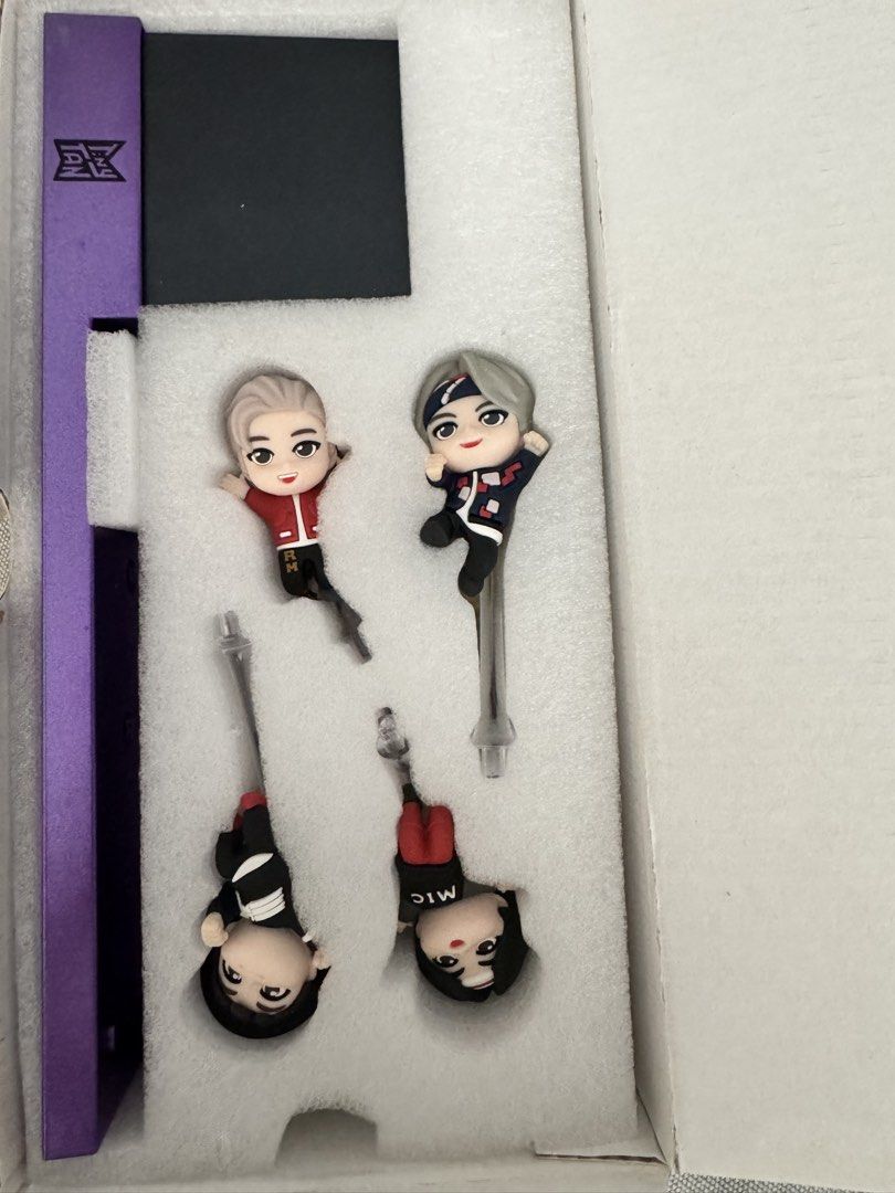 TinyTAN light clock (Category: K-Wave Merchandise) located in Singapore. Submitted by labbitpj (Listing ID 1468732959, Image 2). Description: - Official BTS TinyTAN Magic Door Diorama Light Clock - Includes main clock unit, diorama stand, and miniature character figures - Features members in MIC Drop and iconic outfits - Comes securely stored in original foam packaging - Perfect collectible for your desk or shelf display.