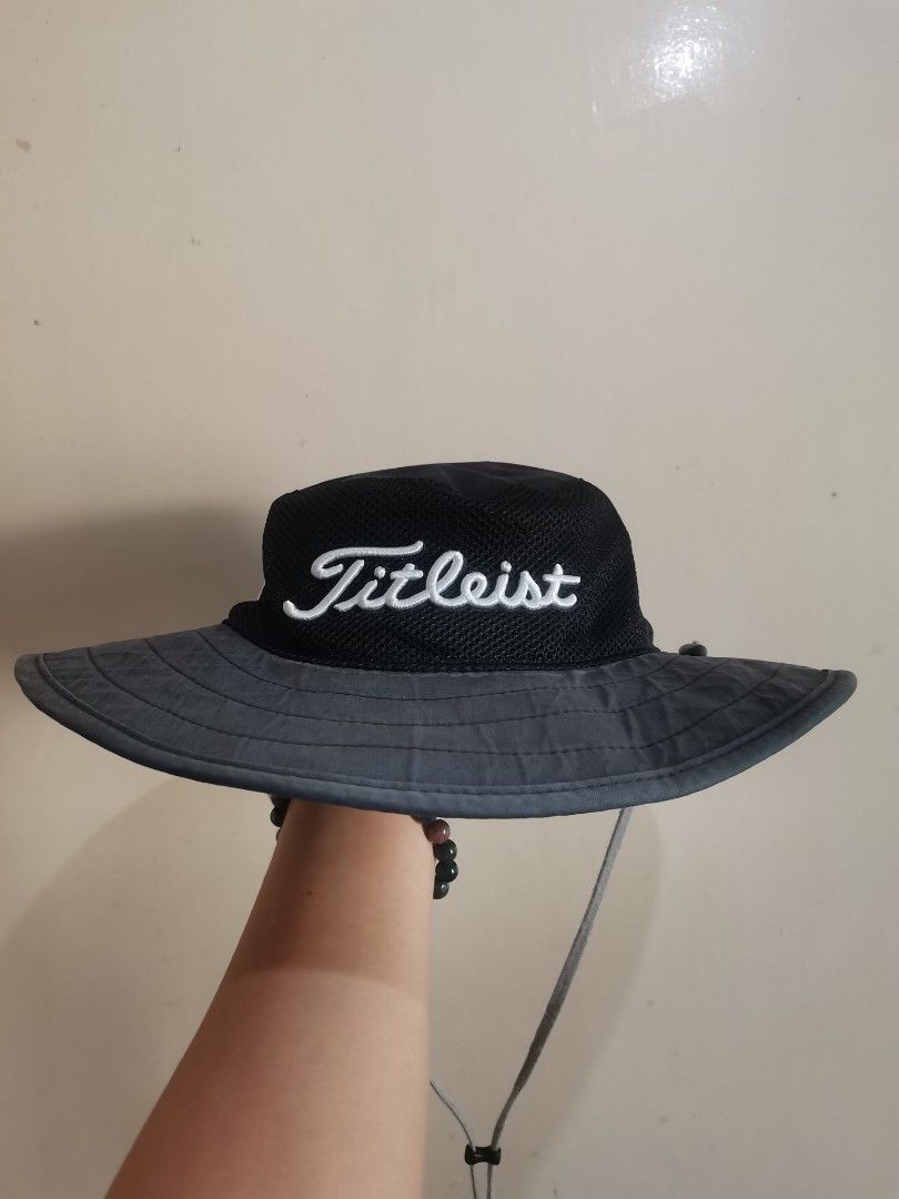 Titleist bush hat (Category: Caps & Hats) located in Davao. Submitted by marcio17 (Listing ID 1468715426, Image 1). Description: Goodcondition 8 color rate Issue :sign of usaged, sweat stain. Med to large fit 650 freeshipping only.