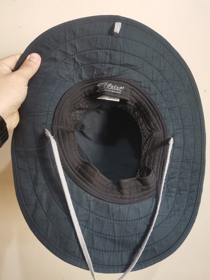 Titleist bush hat (Category: Caps & Hats) located in Davao. Submitted by marcio17 (Listing ID 1468715426, Image 3). Description: Goodcondition 8 color rate Issue :sign of usaged, sweat stain. Med to large fit 650 freeshipping only.