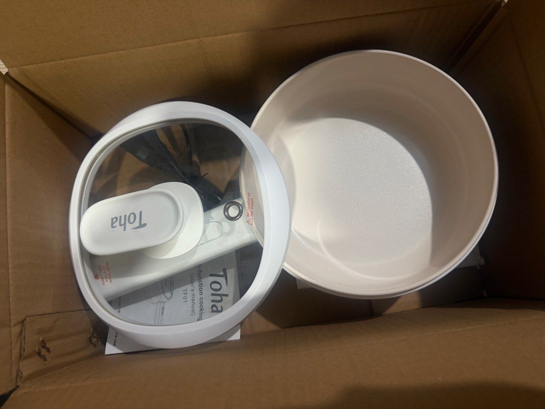 Toha TF01 Electric Pot 1.5L Multi-Function Cooking Pot (Category: Cookware & Accessories) located in Mandaluyong City. Submitted by isydln (Listing ID 1468800240, Image 2). Description: Brand: Toha Electric Pot (Model TF01) - Color: Elegant White - Capacity: 1.5L with safe ceramic coating - Design: Long handle with anti-scalding double-layer insulation - Power Modes: Two-level heating (350W for simmering, 700W for fast cooking) - Inclusions: Comp