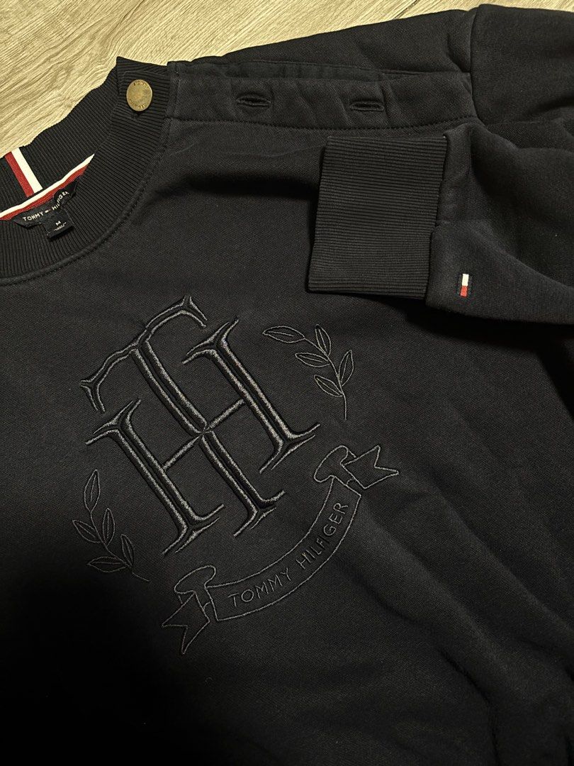 Tommy Hilfiger (Category: Coats, Jackets and Outerwear) located in Cavite. Submitted by cesxyyylll (Listing ID 1468719973, Image 2). Description: Size medium Color 9,5/10 No issue .