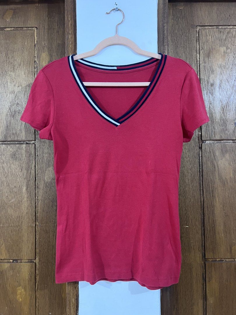 Tommy Hilfiger B-Neck Top (Category: Shirts) located in Bacoor. Submitted by pktd10 (Listing ID 1468793632, Image 1). Description: .