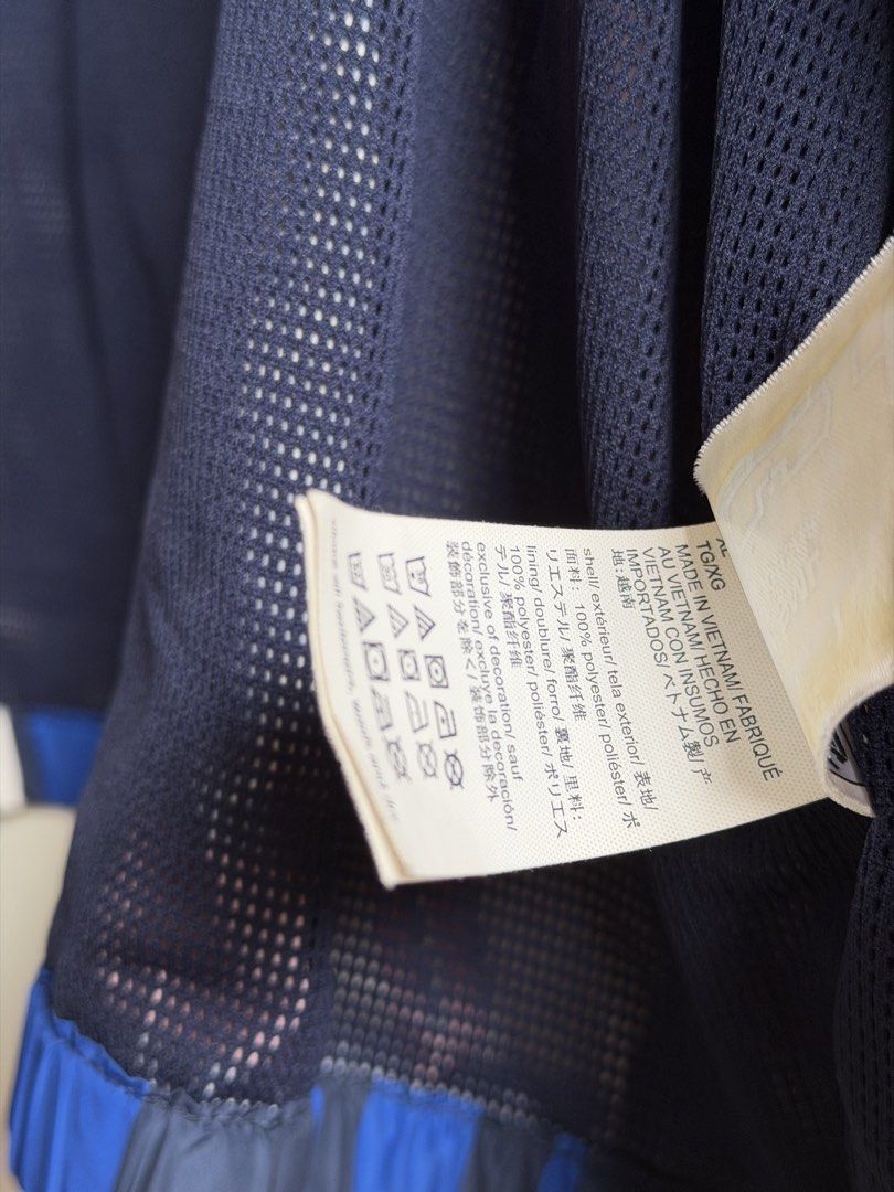 tommy hilfiger denim windbreaker jacket (Category: Coats, Jackets and Outerwear) located in Manila. Submitted by _____car0usell (Listing ID 1468721123, Image 3). Description: - authentic tommy hilfiger, bought in Vegas (around 7k php) - says XL, but fits xs-xl depends on your style (im xs; oversized look) - women / men unisex.