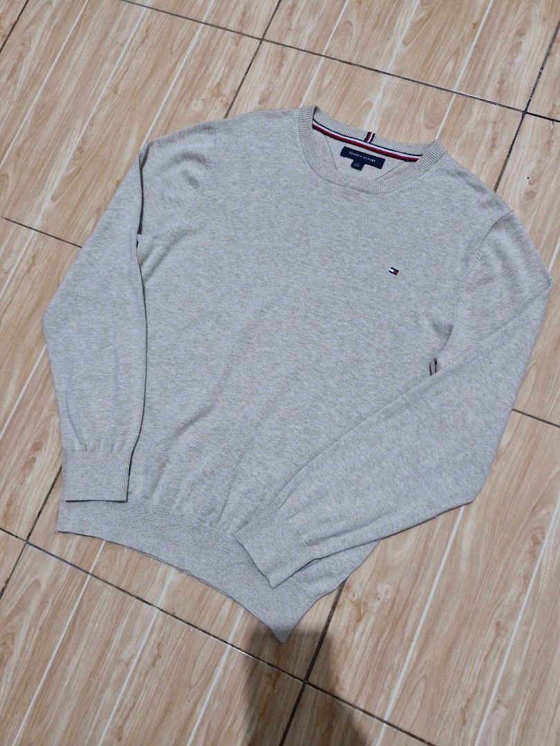 Tommy Hilfiger jumper Crewneck (Category: Coats, Jackets and Outerwear) located in Antipolo. Submitted by kentoy6666 (Listing ID 1468902378, Image 2). Description: .