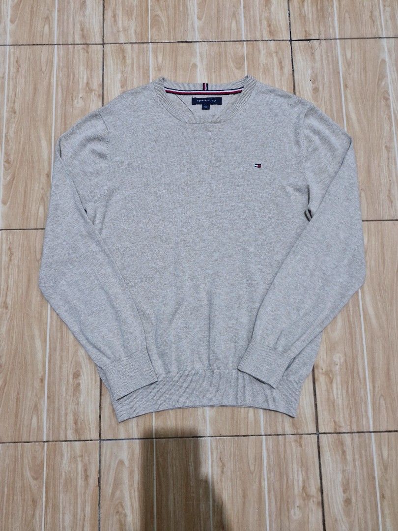 Tommy Hilfiger jumper Crewneck (Category: Coats, Jackets and Outerwear) located in Antipolo. Submitted by kentoy6666 (Listing ID 1468902378, Image 1). Description: .