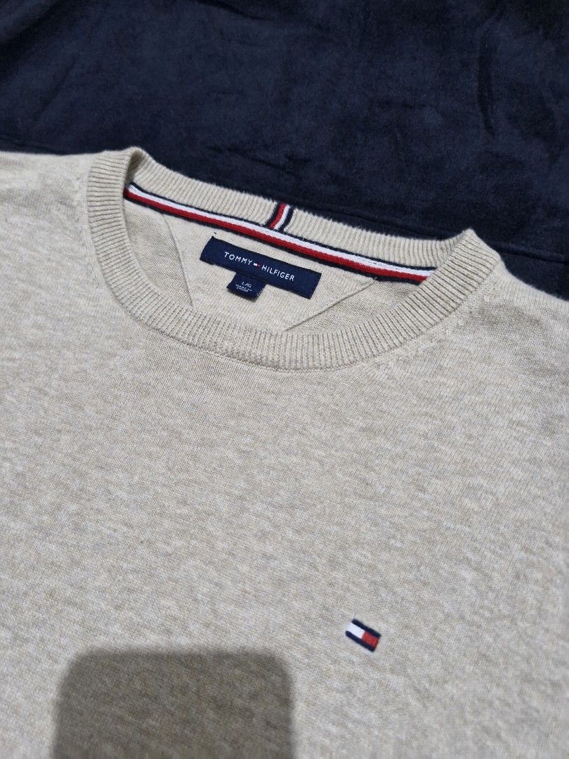 Tommy Hilfiger jumper Crewneck (Category: Coats, Jackets and Outerwear) located in Antipolo. Submitted by kentoy6666 (Listing ID 1468902378, Image 3). Description: .