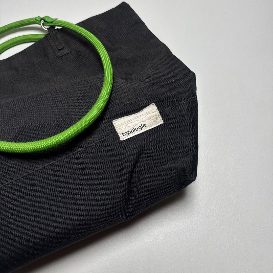 TOPOLOGIE LOOP TOTE BAG EXCELLENT CONDITION NO MAJOR ISSUE (Category: Belt bags, Clutches and Pouches) located in Guagua. Submitted by el_outdoor (Listing ID 1468718141, Image 3). Description: TOPOLOGIE LOOP TOTE BAG EXCELLENT CONDITION NO MAJOR ISSUE.