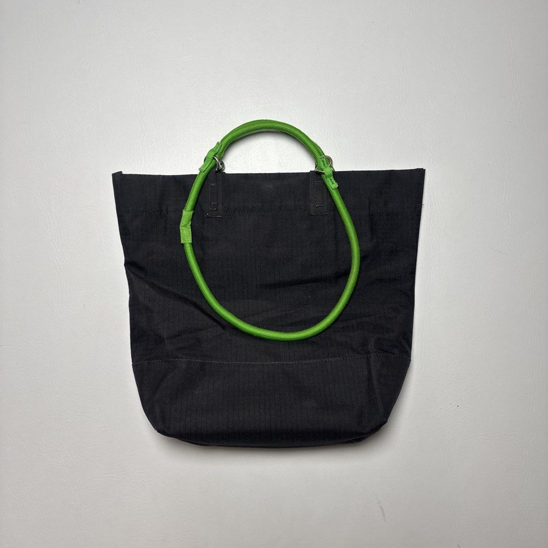 TOPOLOGIE LOOP TOTE BAG EXCELLENT CONDITION NO MAJOR ISSUE (Category: Belt bags, Clutches and Pouches) located in Guagua. Submitted by el_outdoor (Listing ID 1468718141, Image 2). Description: TOPOLOGIE LOOP TOTE BAG EXCELLENT CONDITION NO MAJOR ISSUE.